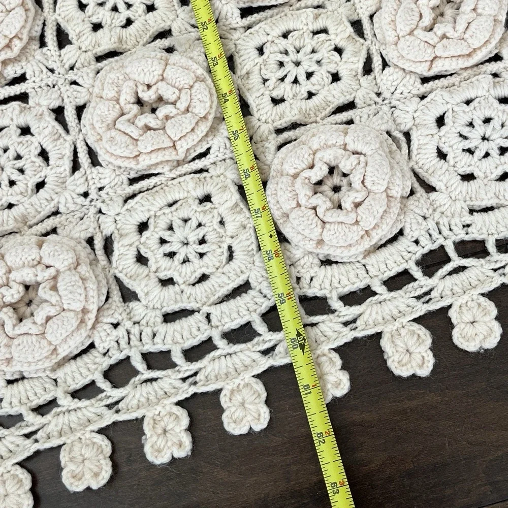 Vintage Crochet Blanket Throw Floral Raised Granny Square Scalloped Beige 61x36